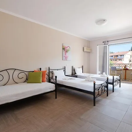 Διαμέρισμα Lena *