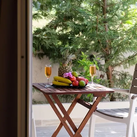 Διαμέρισμα Lena *