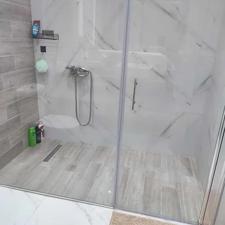 Lena Apartman